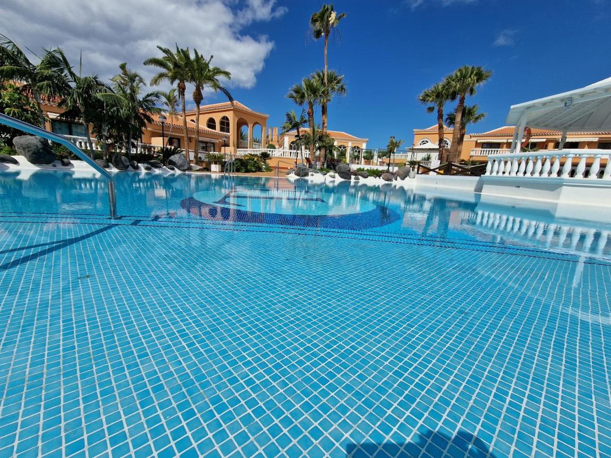 Exclusive Penthouse Playa Las Vistas 4 Close To The Sea And Beach, Aircondition For A Fee, Wifi, Terrace, Heated Pool Playa de las Americas  Esterno foto